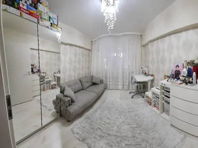 Sufragerie cu birou si oglinda apartament vanzare cumparare Sector 4 Bucuresti
